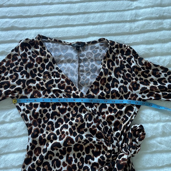 🇨🇦 Reitman's leopard print wrap dress, soft and stretchy fabric, women's size M - Picture 7 of 10